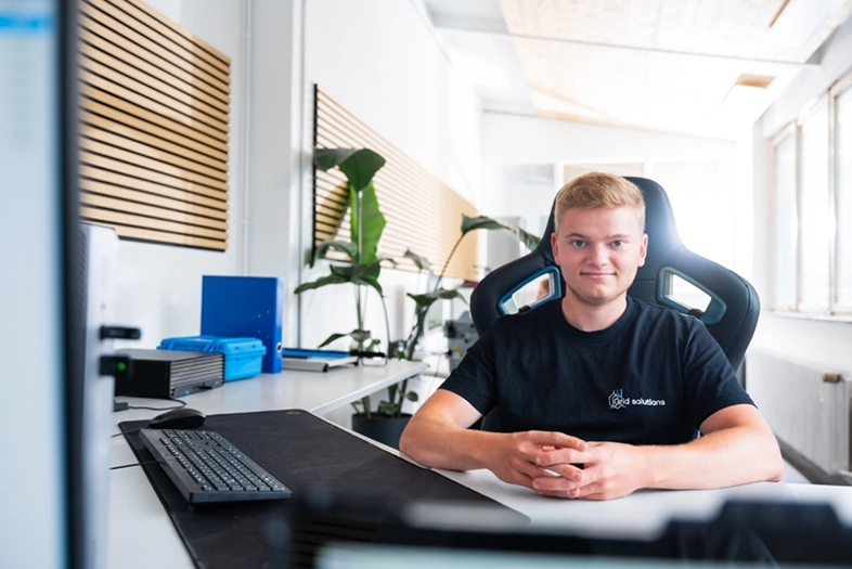 Mitarbeiter Noack Gridsolutions im Büro